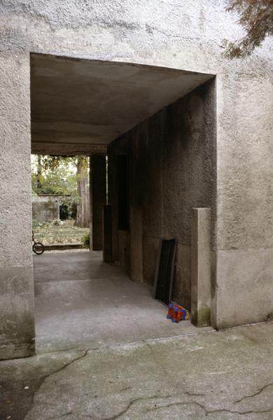 Terrasse et couloir d'accès.