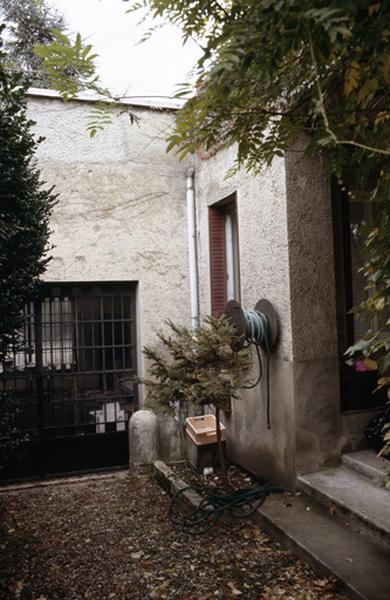 Garage, façade sur jardin.