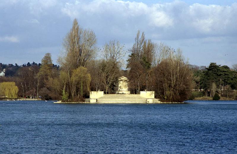 Monument aux morts de l'Ile aux Cygnes.