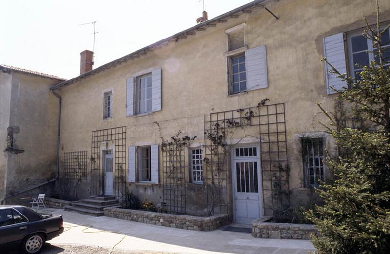 Façades sur cour.