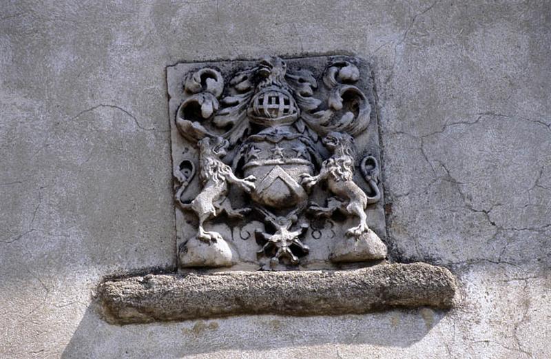 Détail façade, blason.