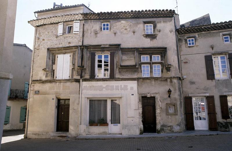 Façades sur rue.