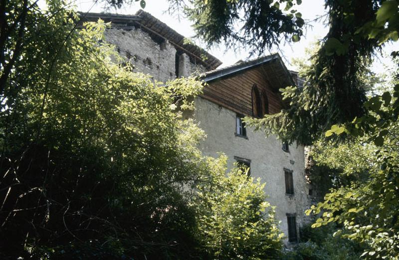 Façade sur jardins.