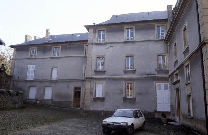 Façades sur cour intérieure.