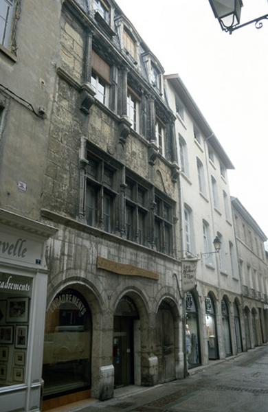 Façade sur rue.