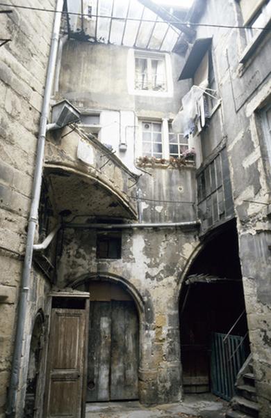 Façades sur cour.