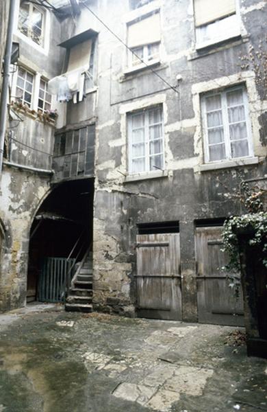 Façades sur cour.