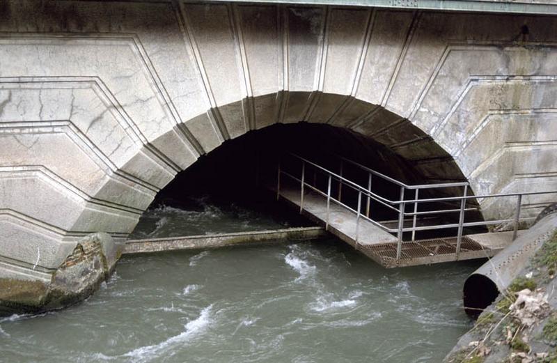 Canalisations menant aux turbines.