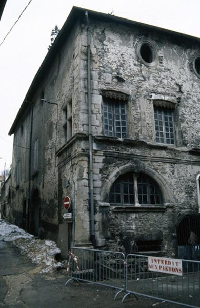 Façades sur rue.