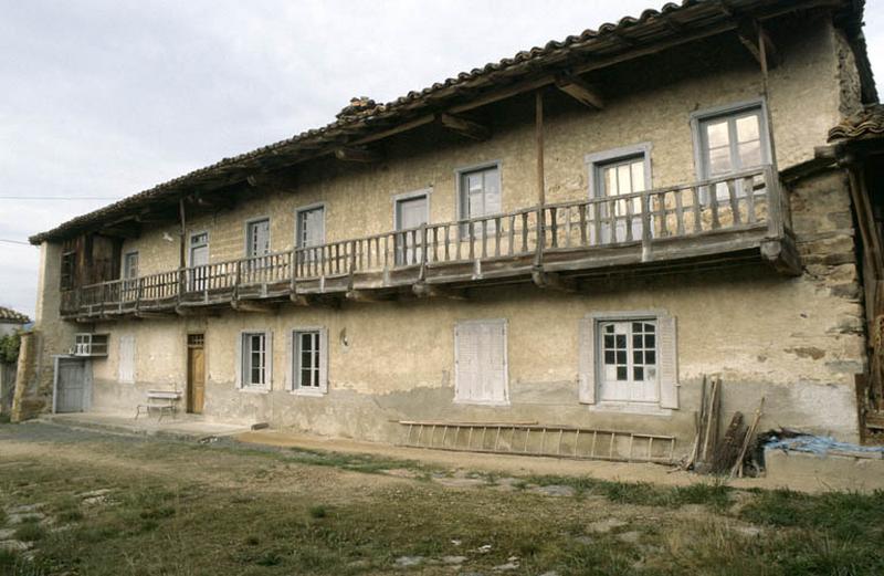 Logis, façade sur cour.