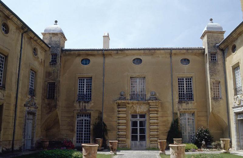 Aile Ouest, façade sur cour.