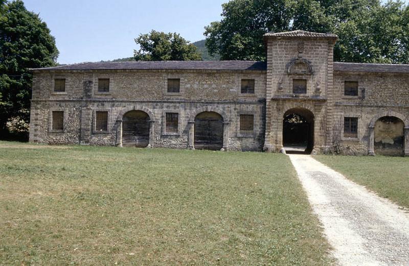 Communs, façade Ouest, aile gauche.