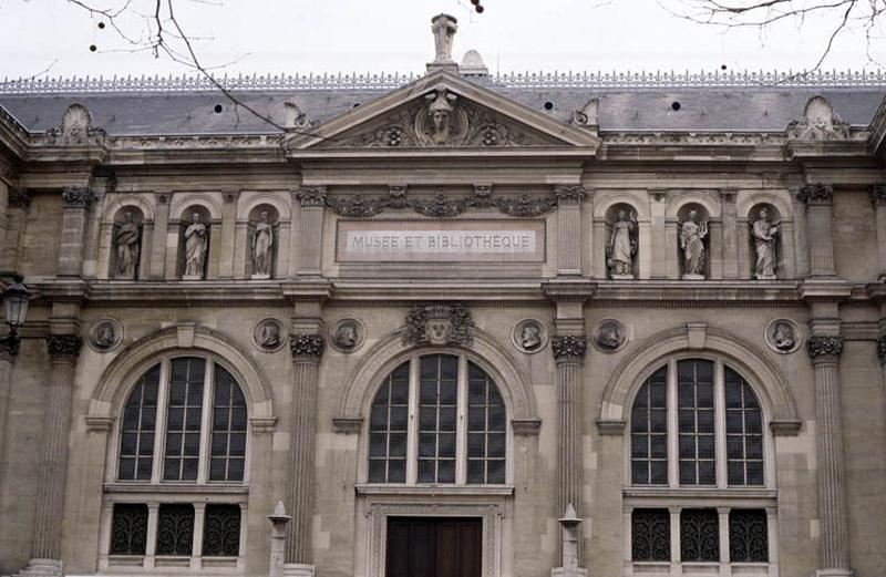 Façade Ouest, place de verdun.