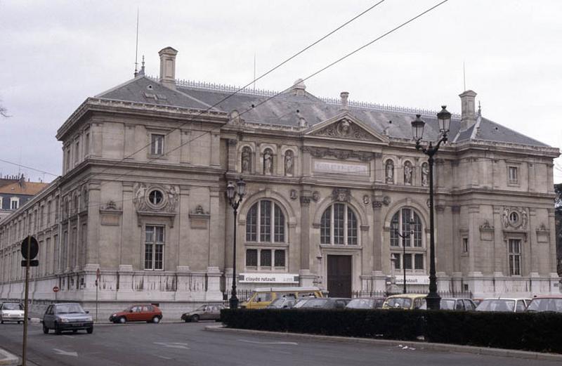 Façade Ouest, place de Verdun.