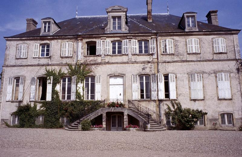 Façade principale, sur cour intérieure.