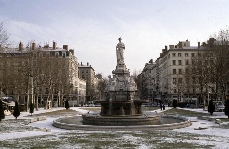 Fontaine, place Maréchal Lyautey