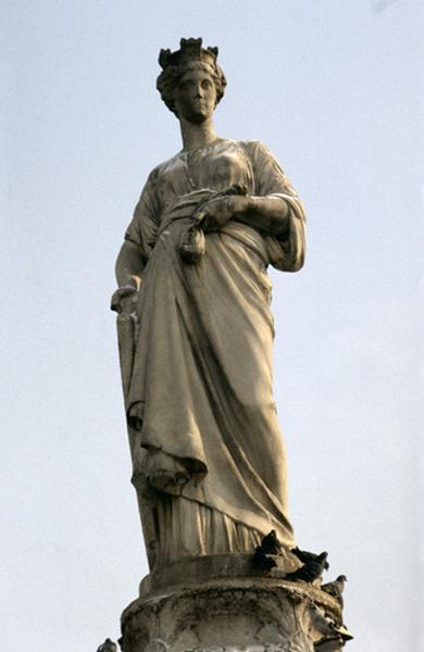 Fontaine, place Maréchal Lyautey