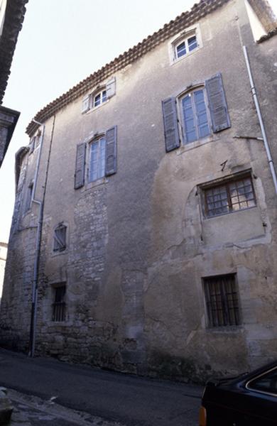 Façade latérale, sur rue.