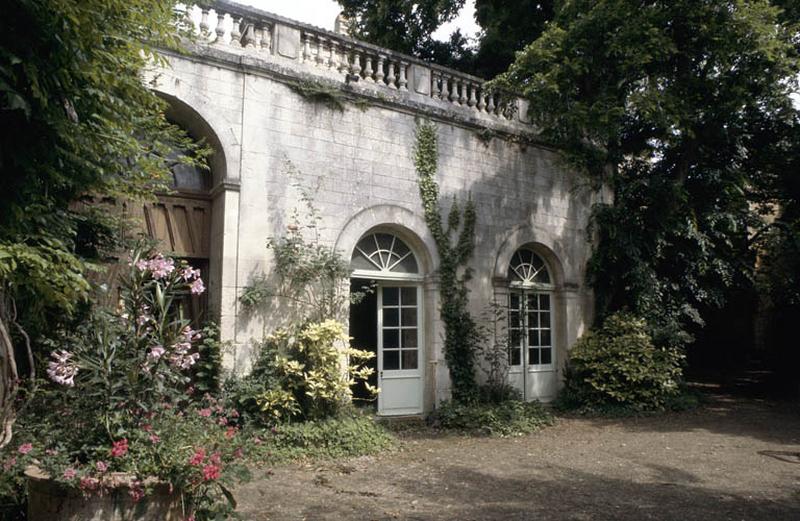 Dépendances, façade sur cour.