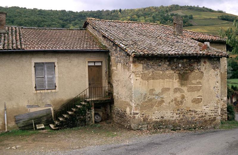 Communs, façade sur cour.