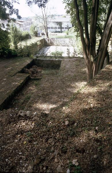 Jardins et aménagements maçonnés.