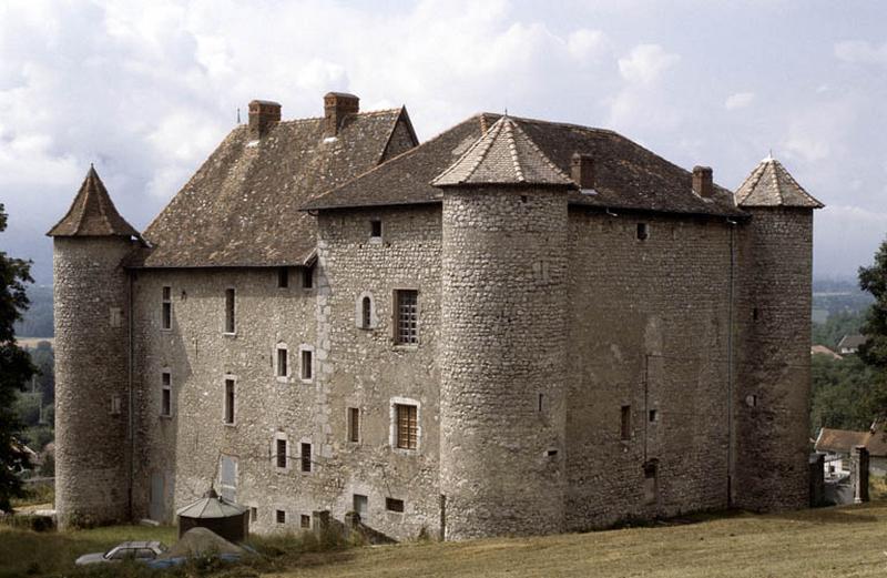 Façades Nord-Est et Nord-Ouest.