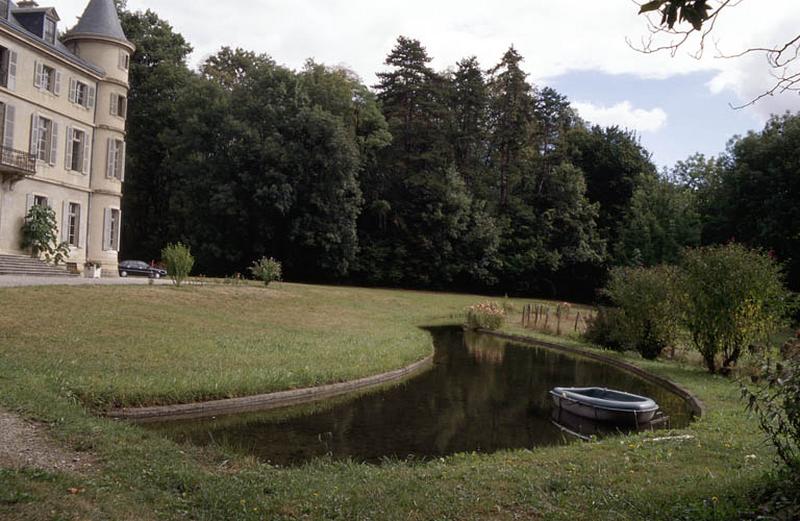 Bassin et jardins.