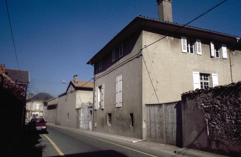 Façade Ouest, sur rue Champollion.