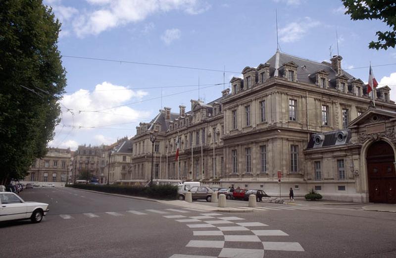 Façade Nord, place de Verdun.