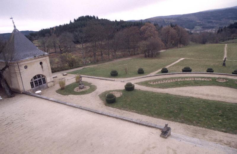 Orangerie et jardins.