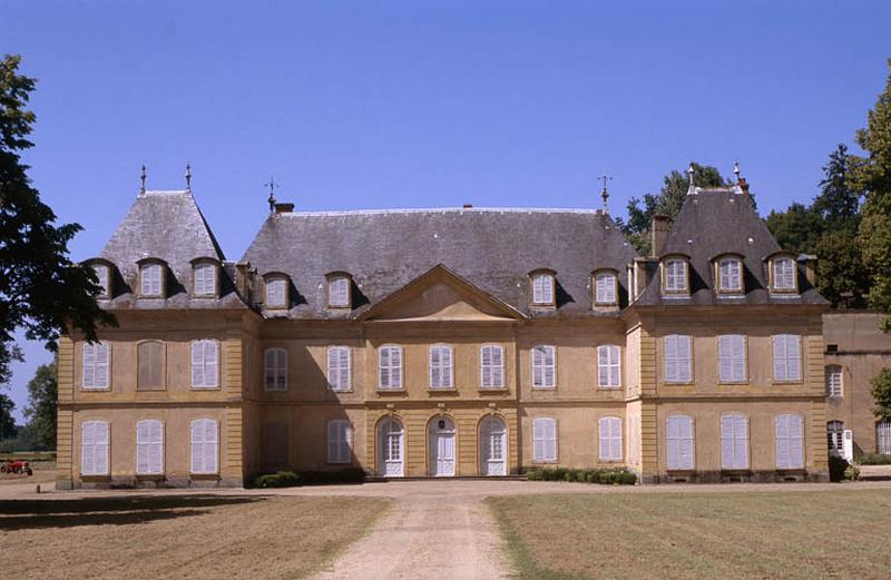 Façade sur jardins.