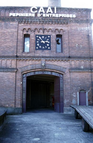 Façade principale, dite de l'horloge.