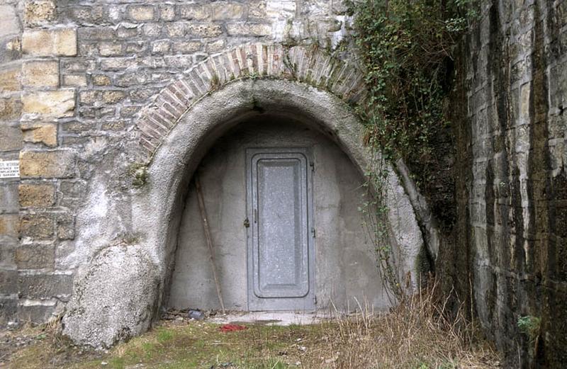 Entrée tunnel de secours.