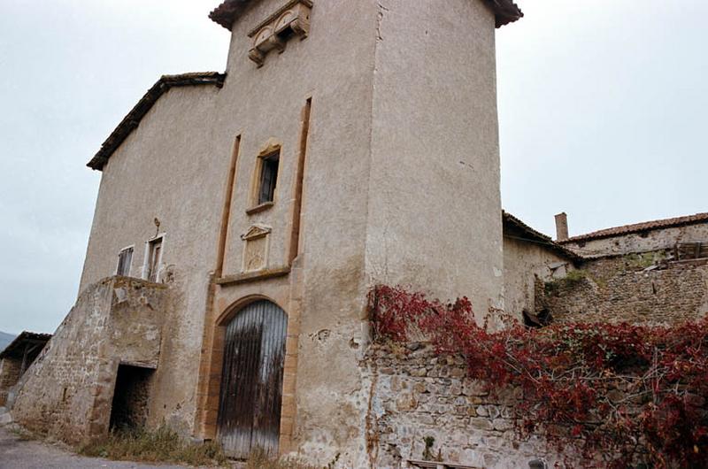 Façade extérieure et tour-porche.