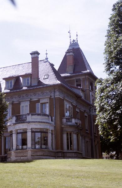 Façade sur jardins.