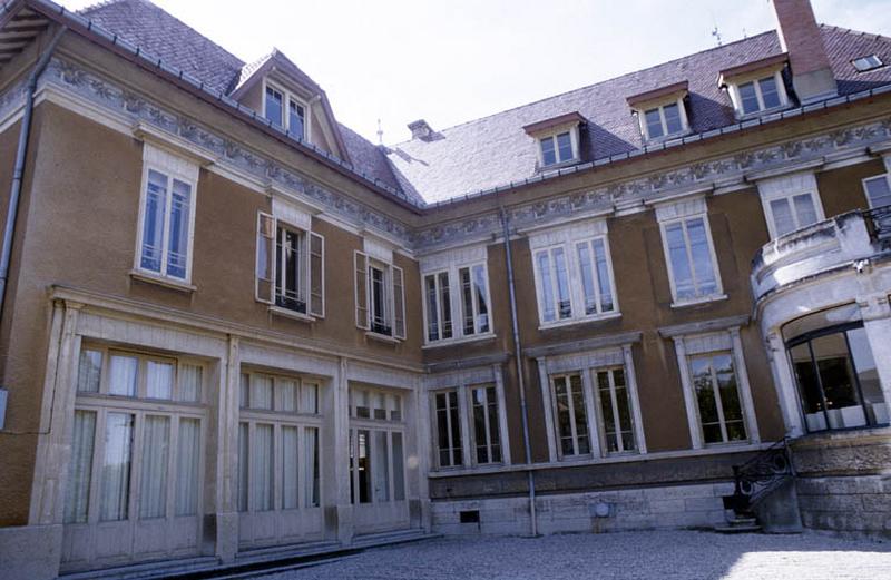 Façades sur cour.