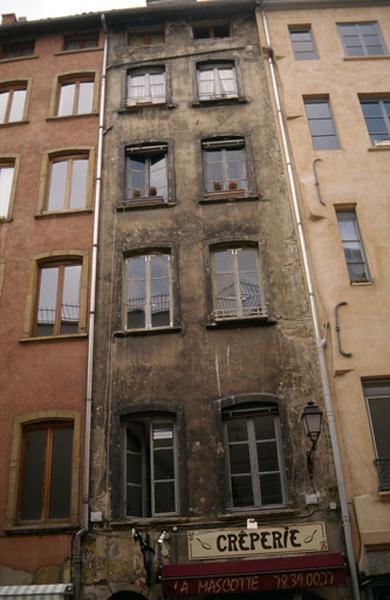 Façade sur rue.