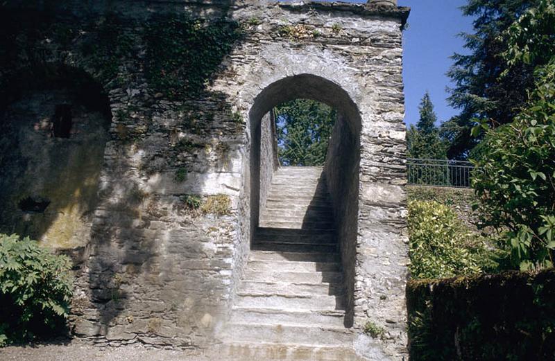 Jardins, escalier.