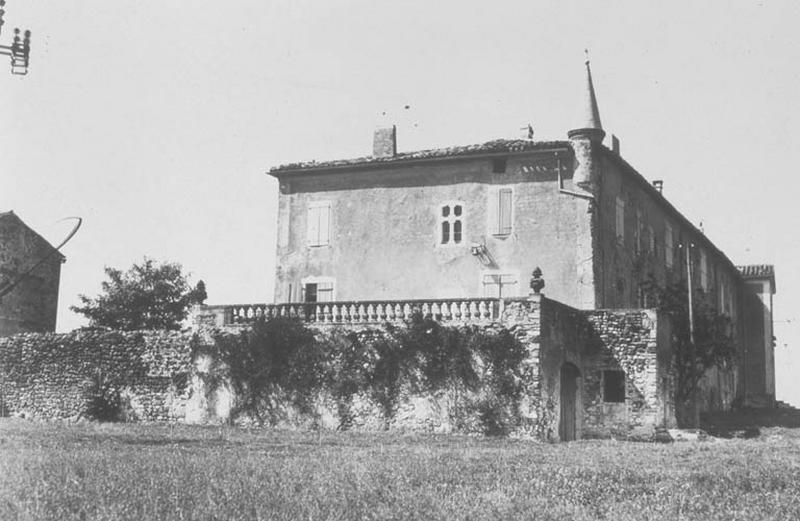 Vue ancienne du corps de logis principal.