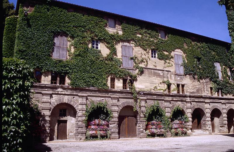 Aile Ouest, façade sur cour.