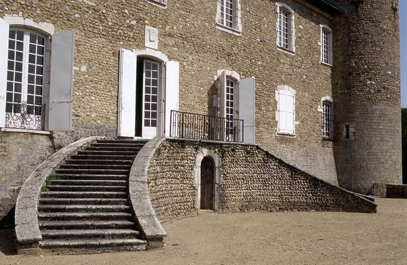 Façade Ouest, escalier d'entrée.