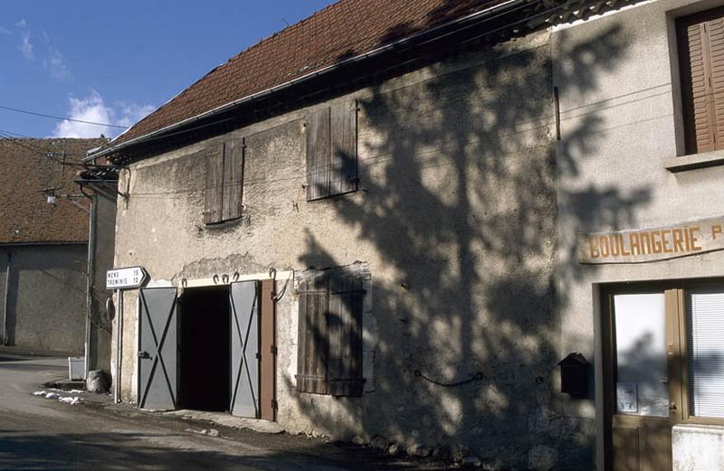 façade principale, sur rue.