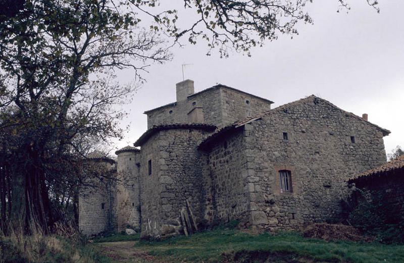 Vue d'ensemble Ouest, corps de logis principal et ferme.