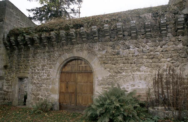 Porche fortifié, vue extérieure.