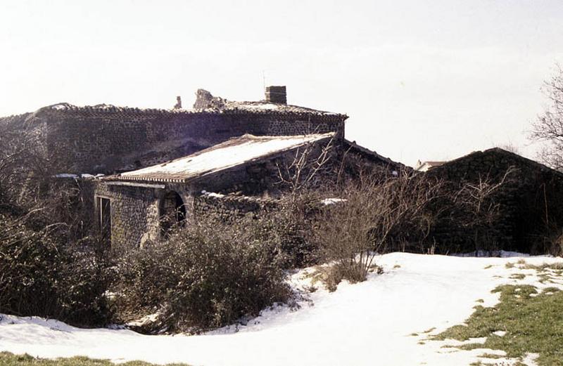 Logis et commun, vue du Nord.