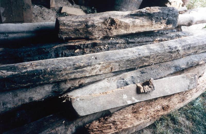 Fouilles archéologiques, poutres en bois.