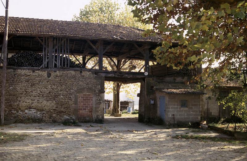 Communs, Nord-Sud, ancienne toiture.