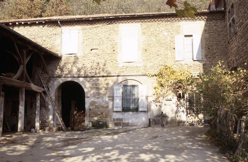 Aile Nord avec orangerie, façade Sud, sur cour.