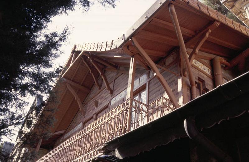 Villa des cigales, balcon et avançées de la couverture.