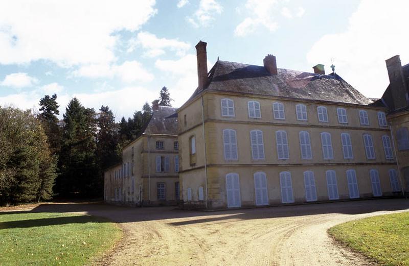 Façade latérales, sur cour.